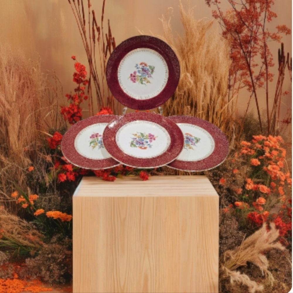 Vintage Homer Laughlin  made in USA, 22 karat  gold trim set of 4  plates